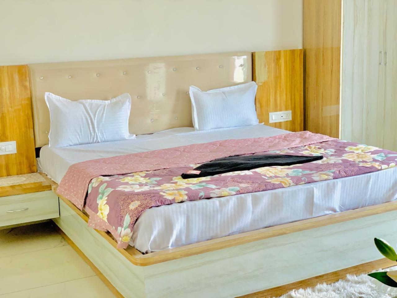 The Silver Tulip Hotel Ludhiana Eksteriør billede