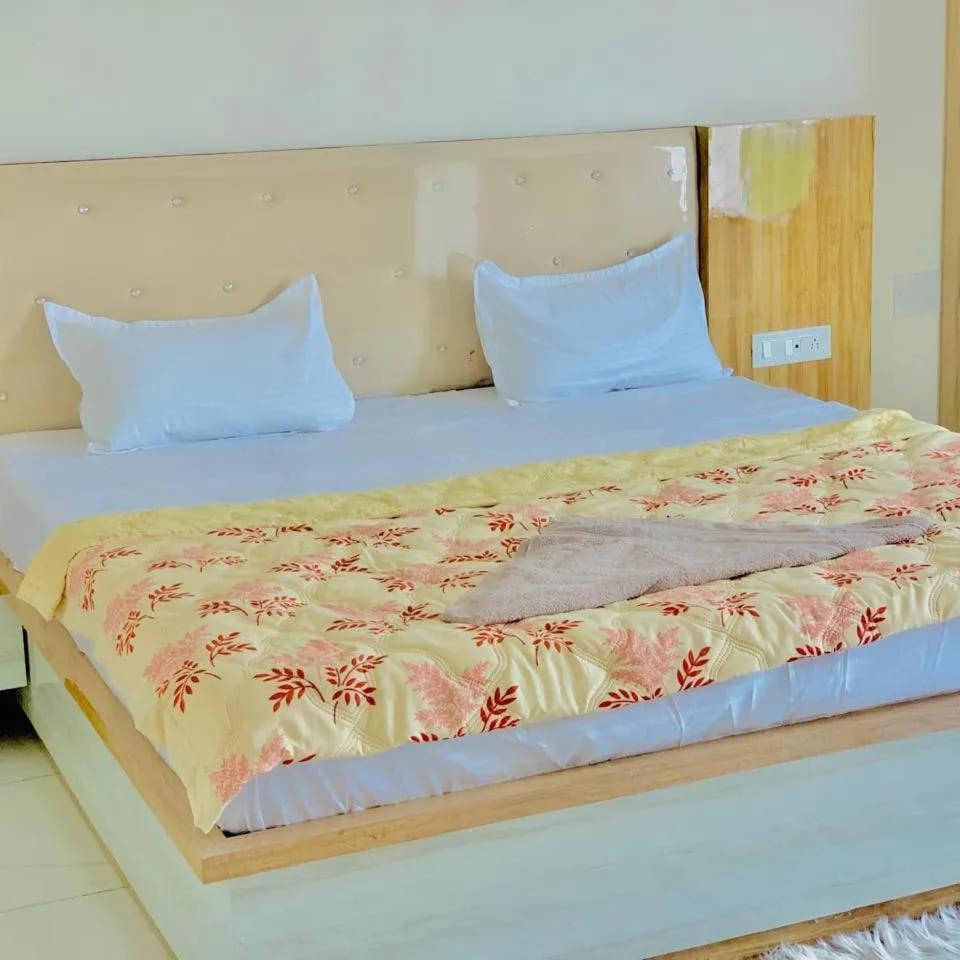 The Silver Tulip Hotel Ludhiana Eksteriør billede